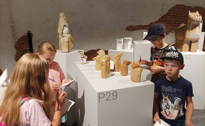 Bērnu radošā nodarbība “Kā top laikmetīgā keramika?”